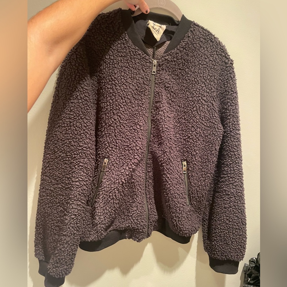 Black sherpa zip up bomber
